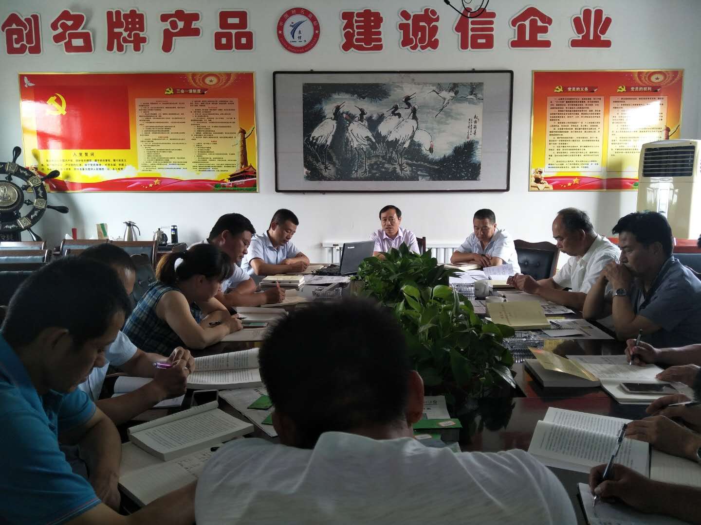 主題黨日、兩學一做、黨員大會如期召開